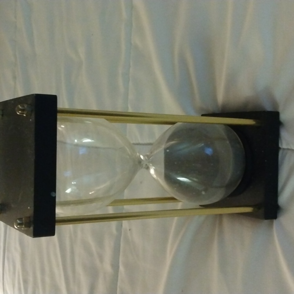 Fully functional real sand hour glass